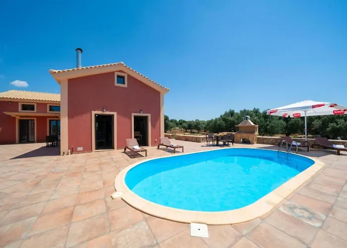 Βίλα Ostria Travliata